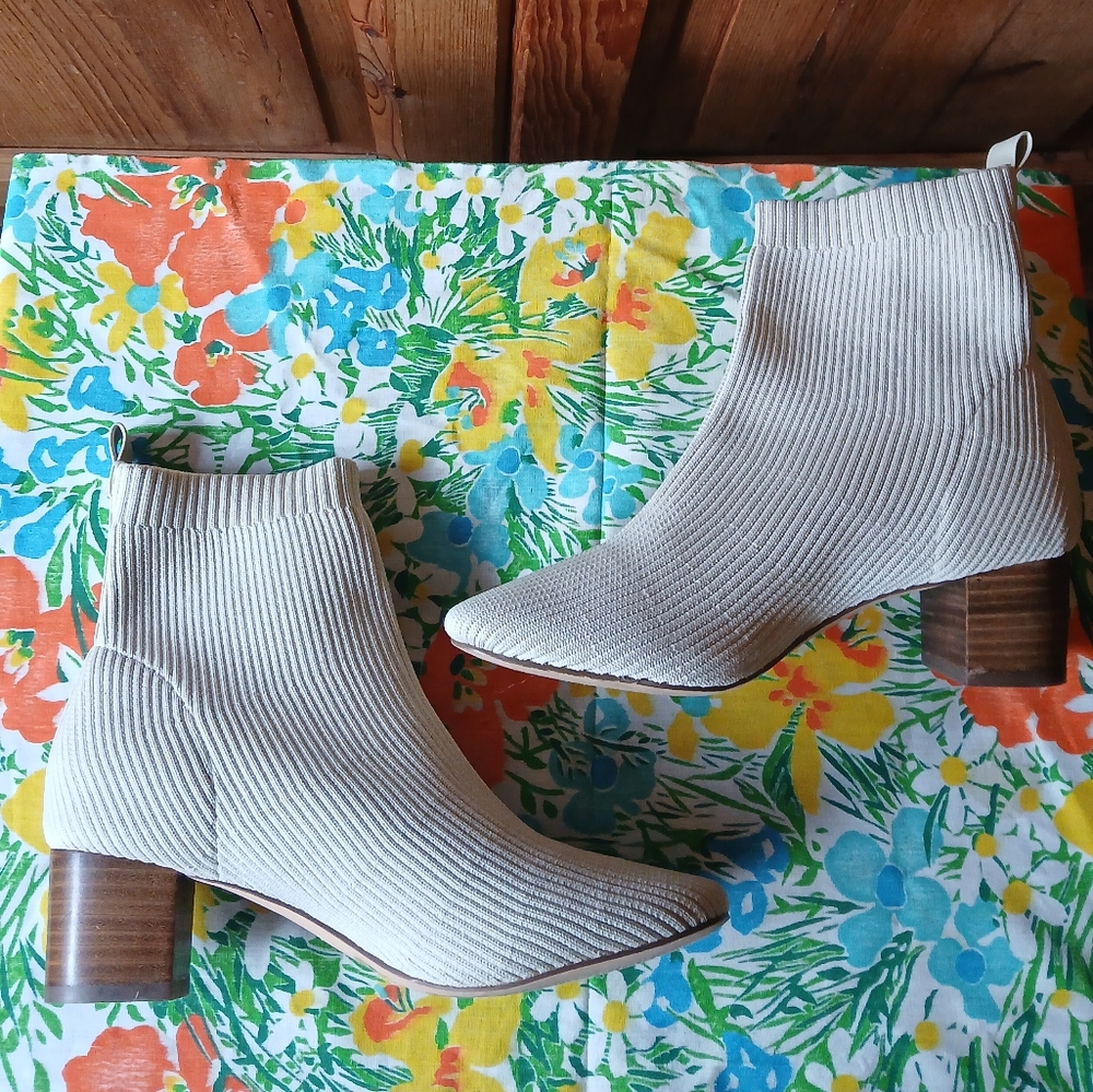 Joie Ivory Knit Ankle Boots with Wood Block Heel French Chic Size 7 "NEELY"